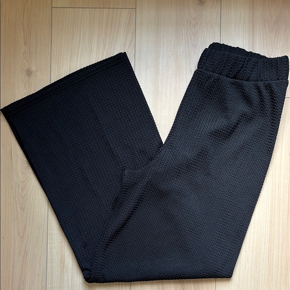 Francesca’s Wide Leg High Waisted Textured Pant. Black  Size Large - Picture 1 of 5
